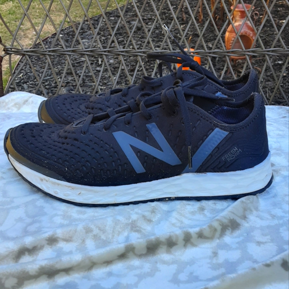 New Balance WXCRSBW Cross Trainer Low Top Lace Up Sneaker.